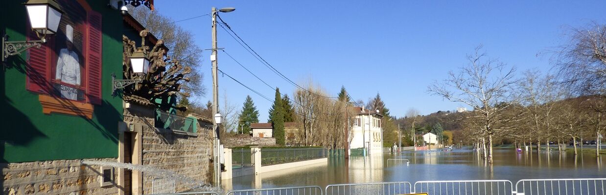 vue sur la rue de la plage, inondée en 2018